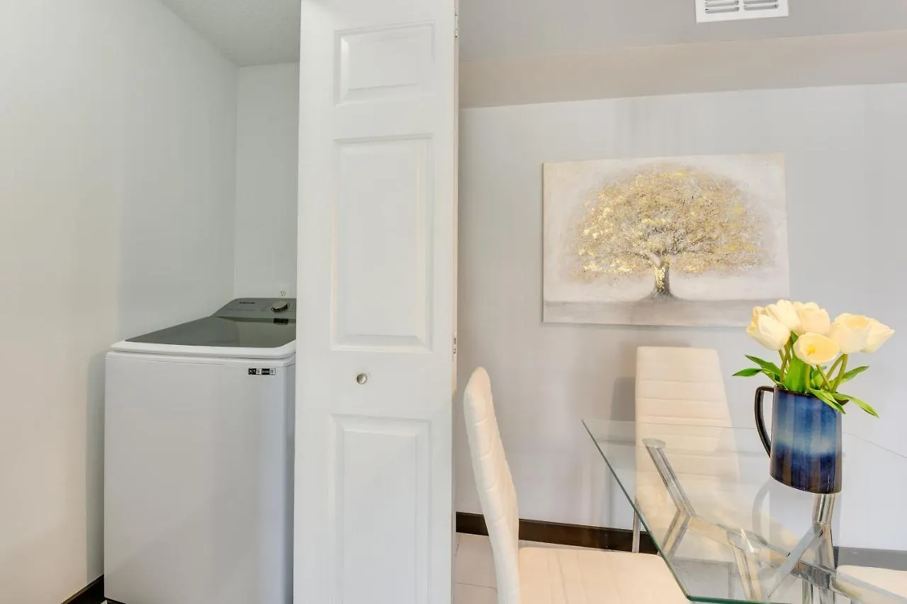 Modern Destin Condo Walk To Golf Course And Beach!