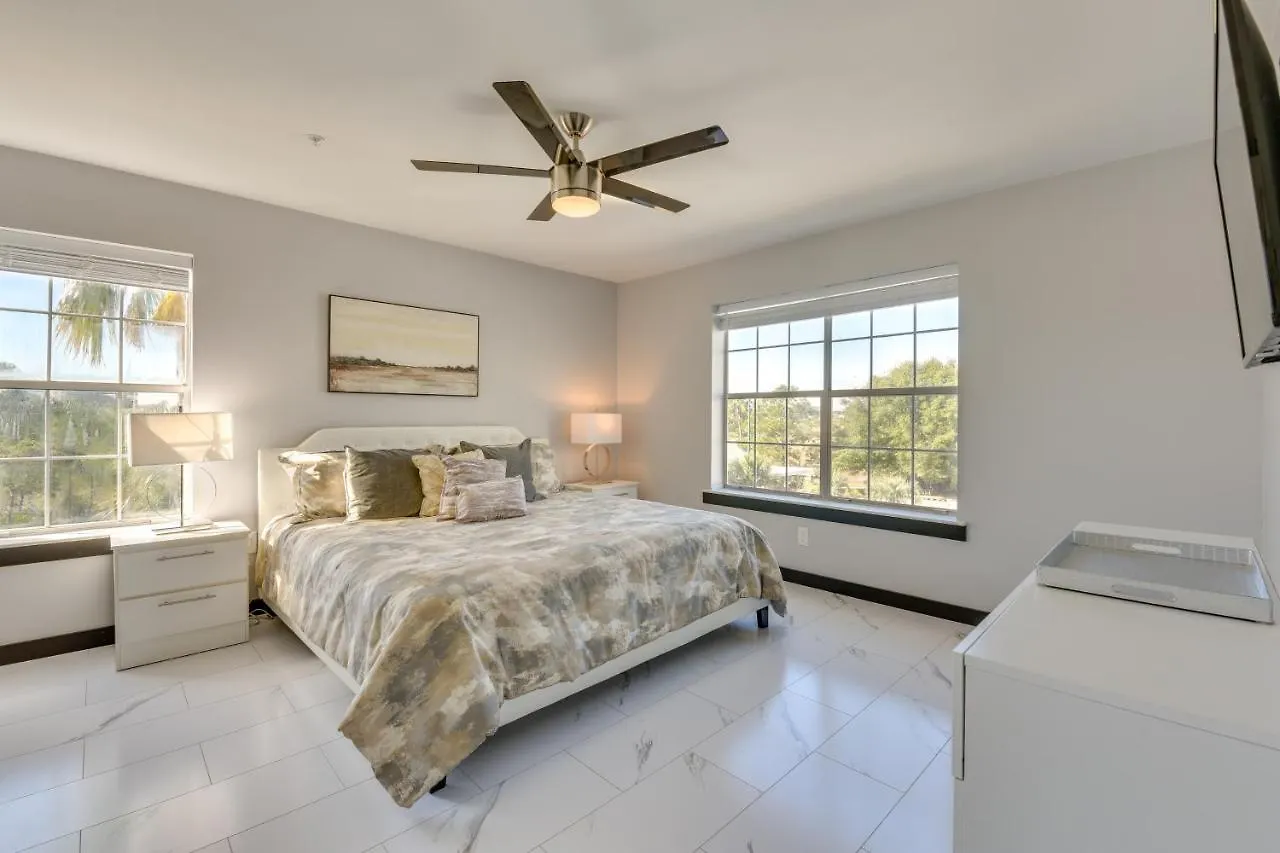Modern Destin Condo Walk To Golf Course And Beach!